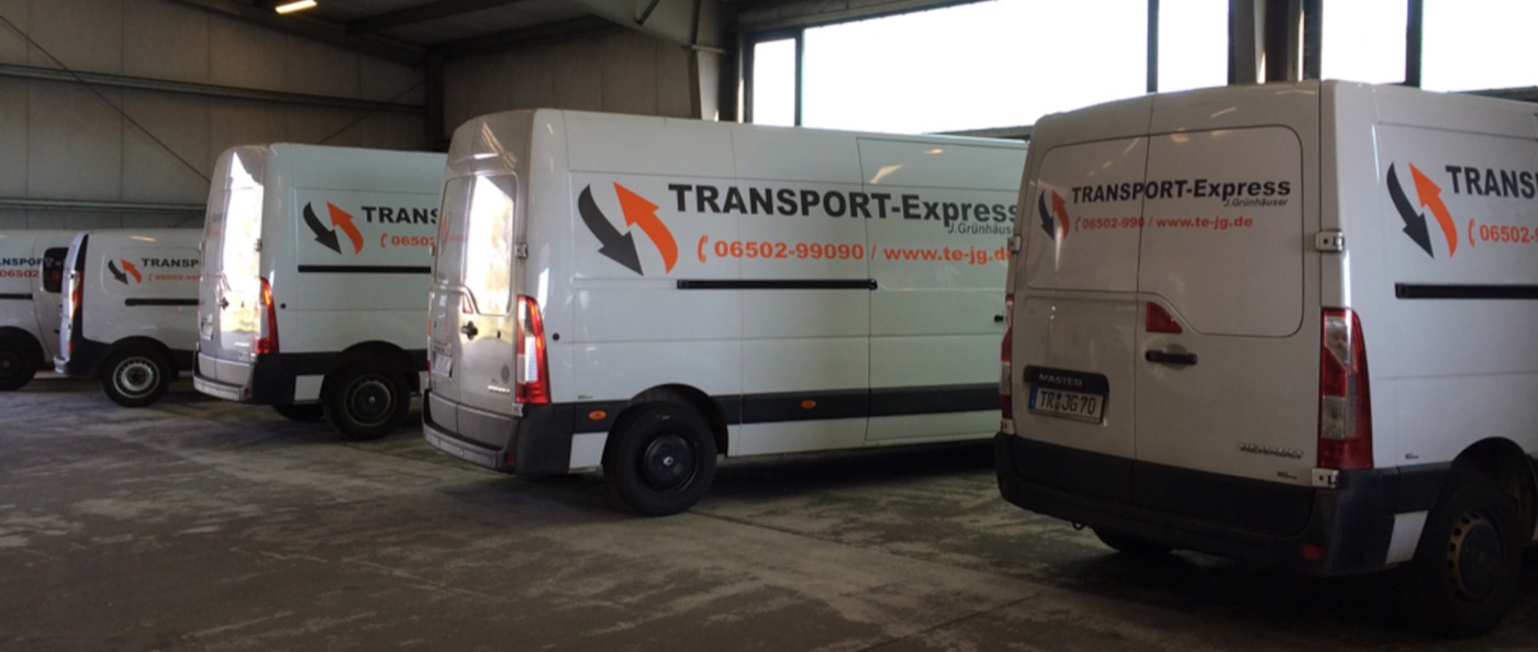 Transporter von Transport Express in der Halle in Föhren